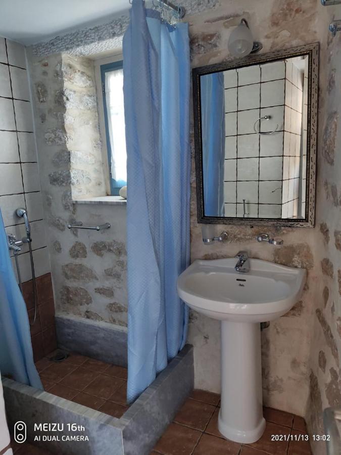 Petrounis Hotel アレオポリ エクステリア 写真