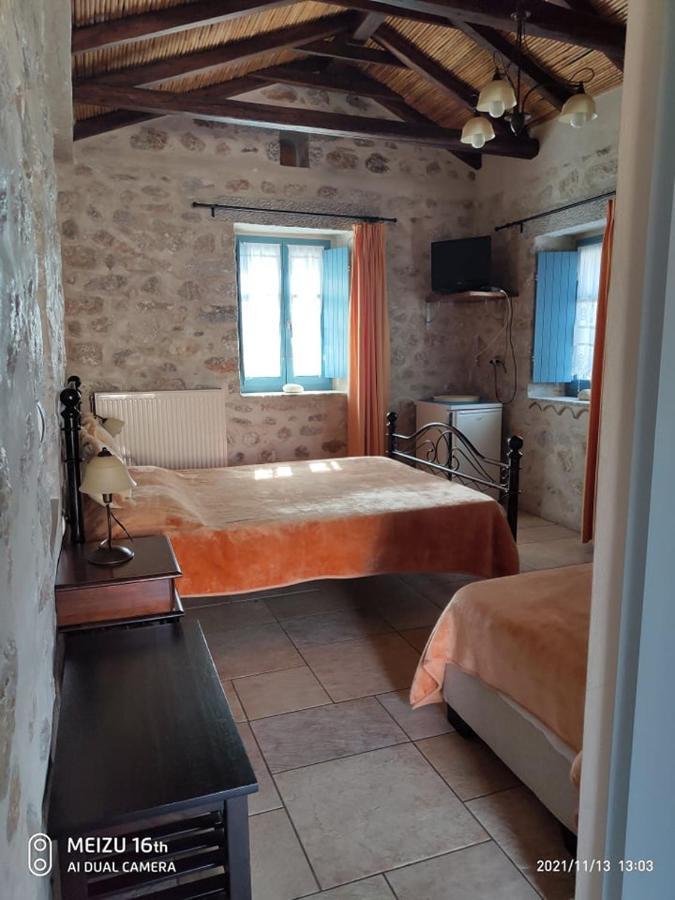 Petrounis Hotel アレオポリ エクステリア 写真